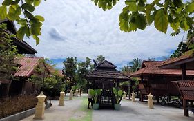 เรือนไทย อัมพวา